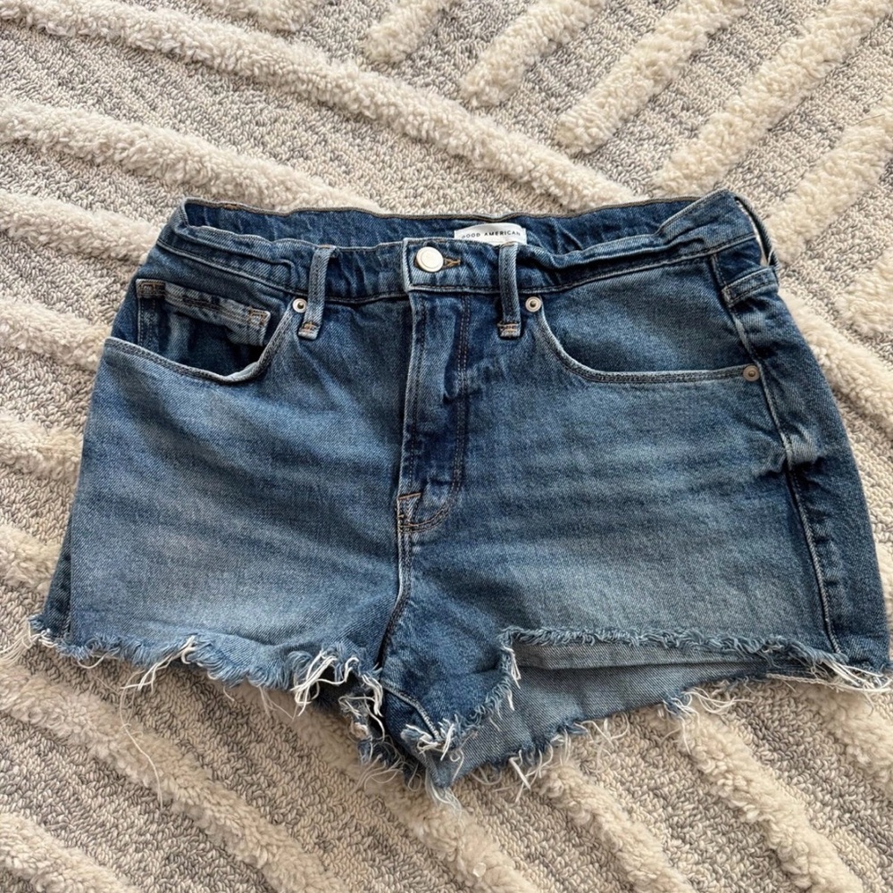 Good American Blue Denim Frayed Hem Women’s Shorts